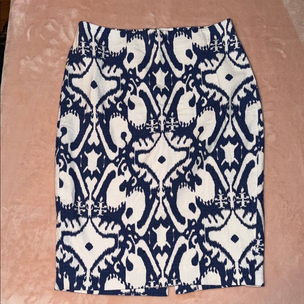 Ann Taylor Navy and White Patterned Pencil Skirt